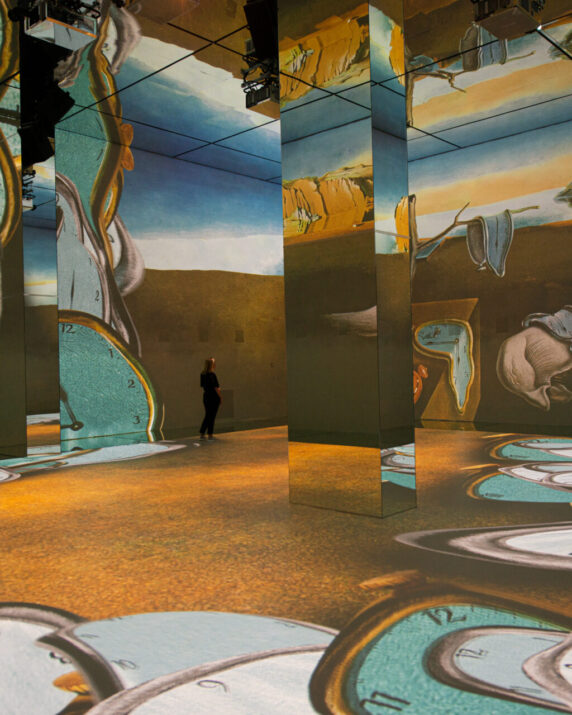 Frameless Immersive Art Experience Beyond Reality
