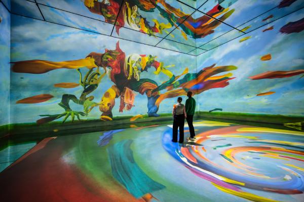 Man and woman enjoying the FRAMESLESS immersive gallery content.